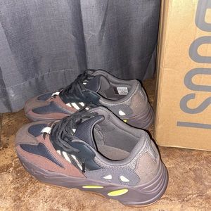 Yeezy 700 Boost "Mauve"